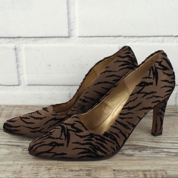 Ann Marino sz 7 zebra pattern satin velvet heels - Picture 4 of 9